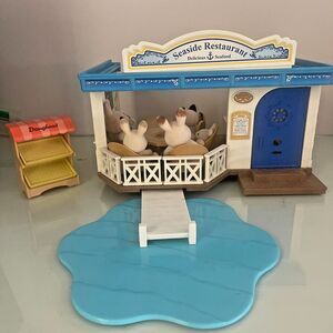 Sylvanian Families Seaside Restaurant Dollhouse + Doughnut Shop + 8 Figures kids